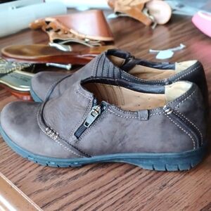 CLARKS UNSTRUCTURED BROWN LEATHER LOAFERS SLIP ONS DRESS SHOES US WOMENS SZ 8.5M
